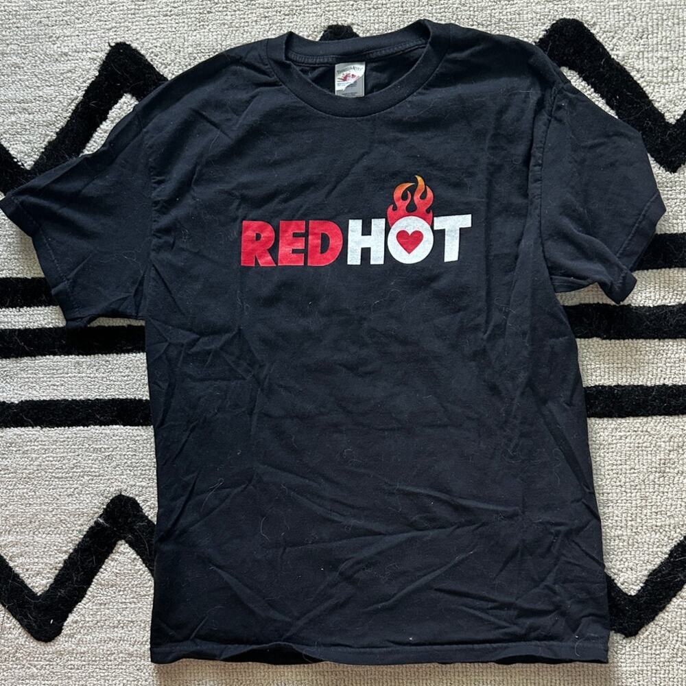 Vintage Y2K Red Hot Flame Heart T-Shirt Tennessee River L